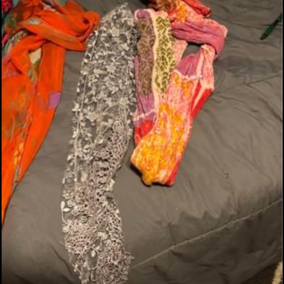Gorgeous Bundle Colored Scarfs - Picture 3 of 3